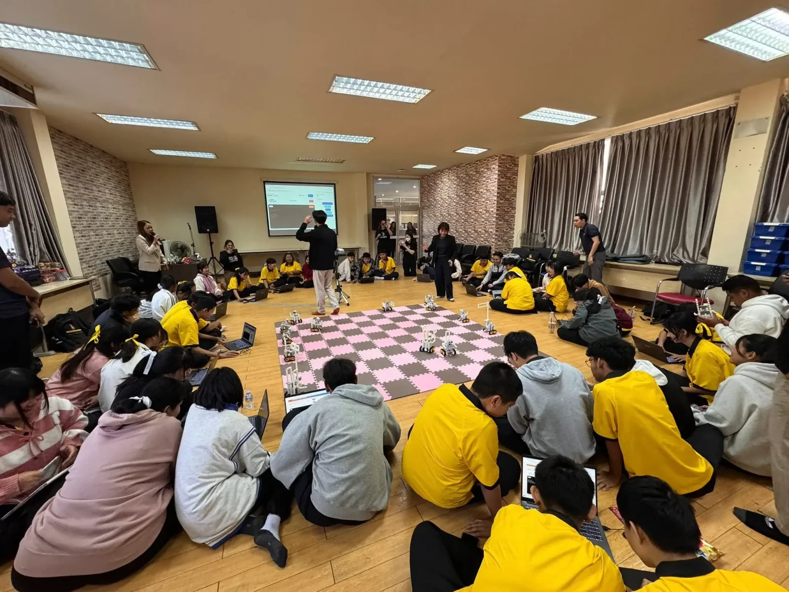 โครงการอบรมทักษะด้านดิจิทัลและการ Coding รุ่นที่ 1 - รุ่นที่ 1 - รูปที่ 6